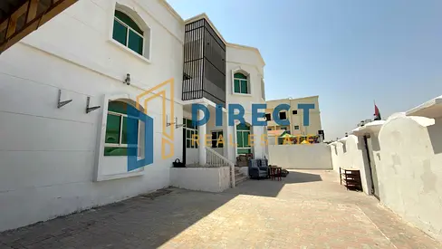 Excellent investment and residential opportunity in Ajman - Villa with (commercial residential) permit and the possibility of separating it into two