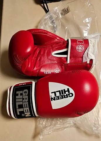 Red Boxing Gloves - Green Hill 12 oz - with carry drawsting bag - New!