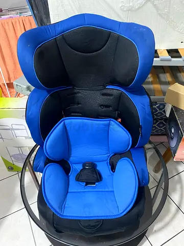 Used blue convertible baby car seat (suitable from infant to toddler) - good condition