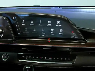 صورة 18 لـ 2022 Cadillac ESCALADE