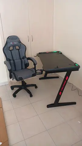 Gaming desk and -style gaming chair set - Brand new