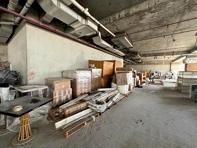 Shop Available | Spacious & High Ceiling | Semi-Fitted