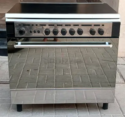 This is Brand Westpoint gas cooker, 90x60cm size, 5 burners all in good condition.