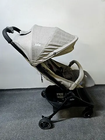 Joie Pact lightweight stroller cabin approved For travel Good condition