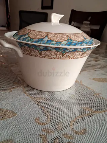 Porcelain lidded sugar bowl / serving pot with blue-gold pattern