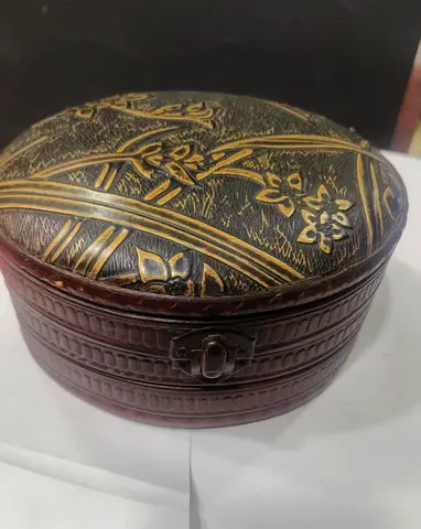 Oval Decorative Jewelry Box with Floral Carving-16x8cm