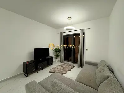 شقة مفروشة بغرفة نوم واحدة | Alcove JVC | شرفة وإطلالة على الطريق
