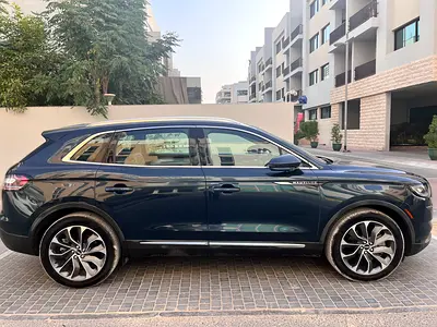2022 Lincoln NAUTILUS 照片 2