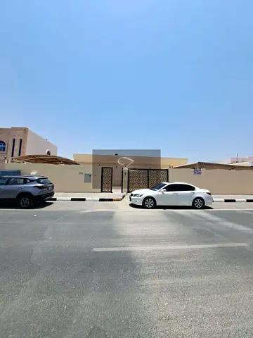 🏡 Villa for Rent in Sharjah 📍 Al Azra / Al Riqa Suburb Prime Location Located directly opposite the Roads & Transport Authority (RTA)