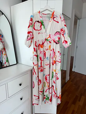 White floral dress, size M