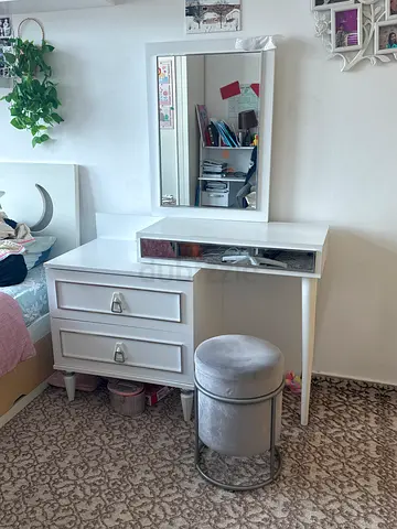 Dressing table