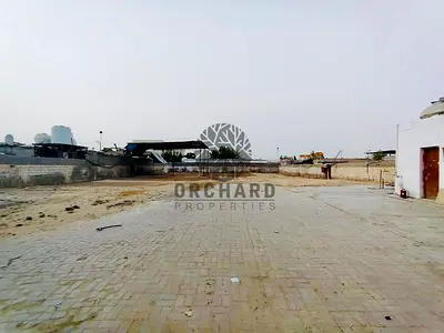 OPEN YARD WITH LABOUR ROOMS•ON MAIN ROAD•READY TO MOVE-•CIVIL DEFENSE