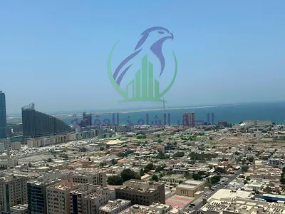 شقة ثلاث غرف وصالة اطلالة بحرية باركينج مجاني غرفة خادمة وغرفة غسيل بلكونتين خزائن في الحائط ركن قهوة