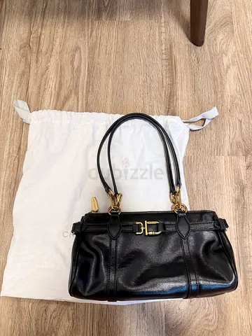 Charles & Keith Gwynne Metallic-Accent Elongated Shoulder Bag - Black