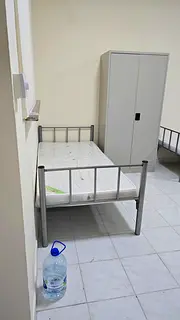 Executive bedspace available for Female, Close to metro
