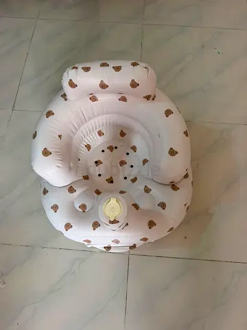 Baby seat for bathing