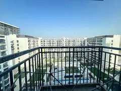 High Floor I Vacant 1 Bedroom I Pool view