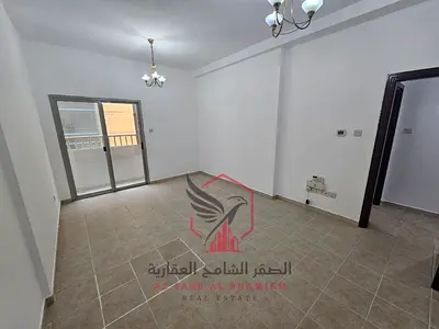 غرفه وصاله في المجاز1 مع جيم ومسبح مجاني  موقع مميز وحيوي قريب من كل الخدمات مثل المقاهي والمتاجر وقريب من مخرج دبي