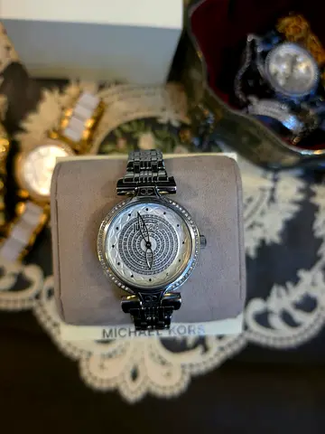 Silver-tone women's wristwatch with decorative dial