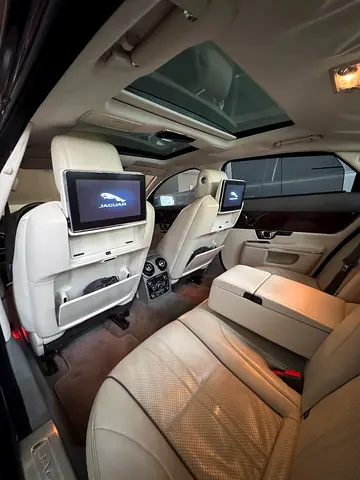 صورة 9 لـ 2017 Jaguar XJ