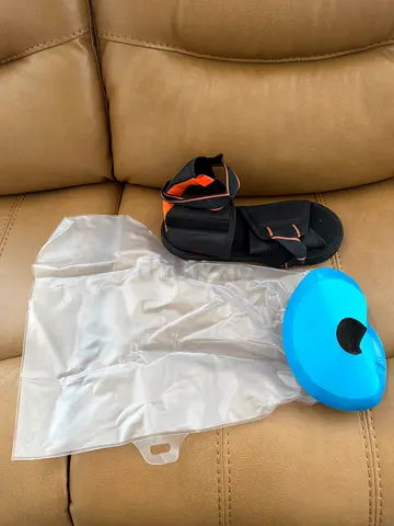 Cast Shoe for covering foot Injury