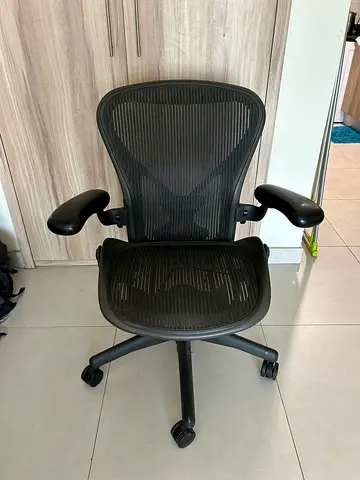 Fully Adjustable Herman Miller Aeron Classic Chair Size B Black