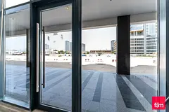 Spacious retail unit with lagoon view