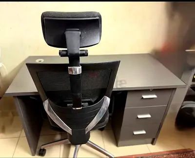 URGENT SALE! VEGAS BOTH ergonomic office desk with premium mesh chair – excellent condition