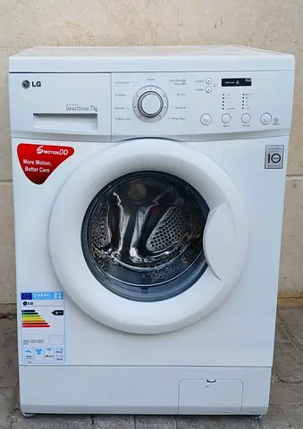 it's front load LG direct drive 7kg washing machine, white color, condition is perfect working.