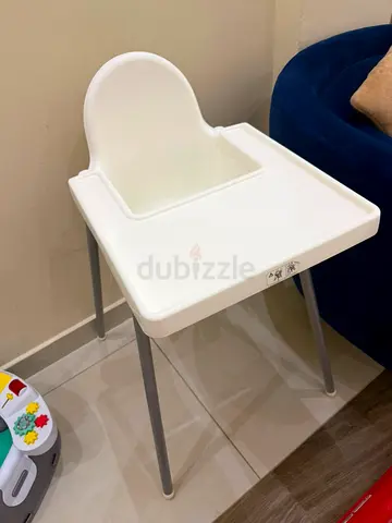 Simple white baby high chair / feeding chair - clean and sturdy
