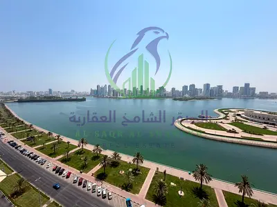 شقه اربع غرف وصاله للايجارالسنوي فى منطقه المجاز3 بأمارة الشارقه باركن مجاني تكيف مجاني الصيانة مجانيه على مدار السنه بلكونه إطلالة مفتوحة بحرية