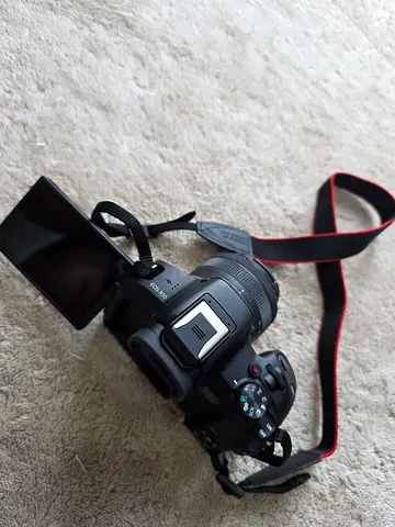 Canon EOS R5O DSLR with 18-45mm kit lens and flip-out screen — good condition