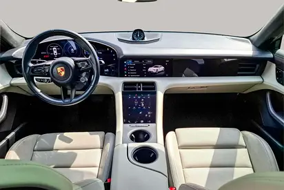 صورة 9 لـ 2021 Porsche TAYCAN