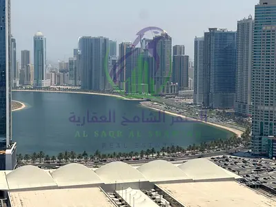 شقة ثلاث غرف وصالة في الممزر بإطلالة بحرية وبلكونة وغرفة خادمة وثلاث حمامات ومساحات واسعة في موقع مميز