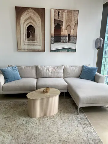 Light beige sectional sofa with reciamiere.