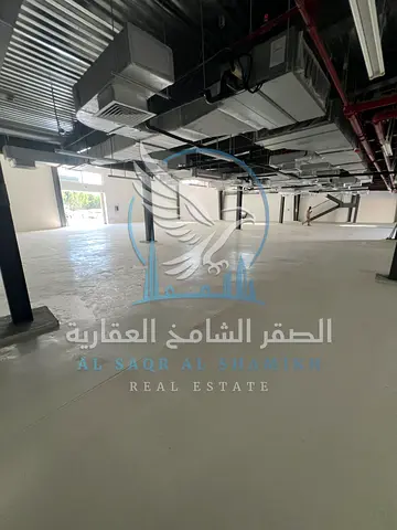 مستودع فاخر للإيجار السنوي | 17,000 قدم² | الصناعية 17 – الشارقة للإيجار السنوي مستودع جديد بالكامل