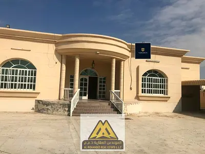 فرصة مميزة لاستئجار فيلا واسعة بموقع مميز في منطقة الجرف 1 بعجمان، تتميز بمساحة كبيرة جدًا وتصميم عملي يناسب العائلات الباحثة عن الراحة والخصوصية، مع
