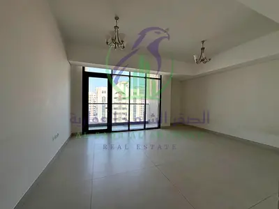 شقه اول ساكن غرفتين وصاله للايجارالسنوي فى منطقه ابوشغاره بأمارة الشارقه بلكونه اطلالات مفتوحه خزائن بالحائط تشطيب حديث مساحه واسعه