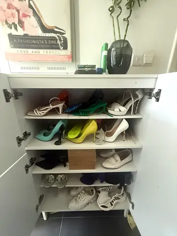 WhiteShoe Cabinet 32 pairs