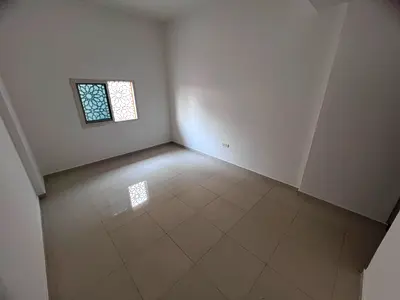 استوديو طابق أرضي للإيجار في الراشدية | دخول بالكارد | تكييف مركزي | صيانة مجانية