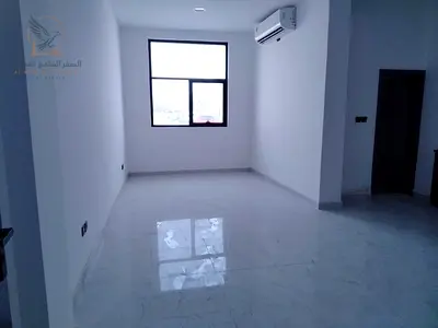 استوديو أول ساكن للإيجار السنوي في الياسمين عجمان بالقرب من شارع الشيخ محمد بن زايد وقرية الأميرة  يتميز بتشطيبات حديثة وتصميم عملي