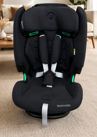New Maxicosi titan pro 2 i size car seat with base