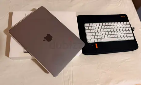 MacBook Air M3 13" 16GB/256GB - Warranty Till 2027 + Box + Magic Keyboard + Tomtoc Bag