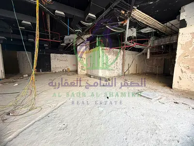 محل تجاري للإيجار بمويلح قرب الصناعية 13 بمساحة 3423 قدم وكهرباء 200 كيلو وات مع شهرين مجاناً