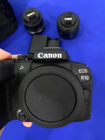Canon R10 + 2 lenses and bag