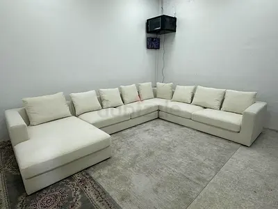Looks like new condition the one brand Ushape sofa