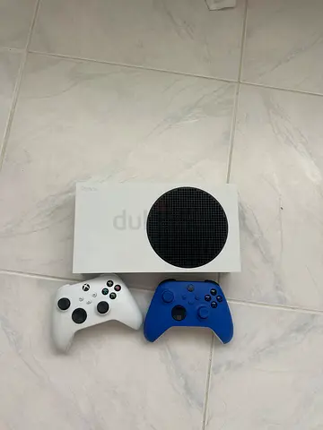 Xbox Series S console with wireless controller - clean, working condition