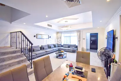 Close to park | Fully upgraded| Vacant on Transfer