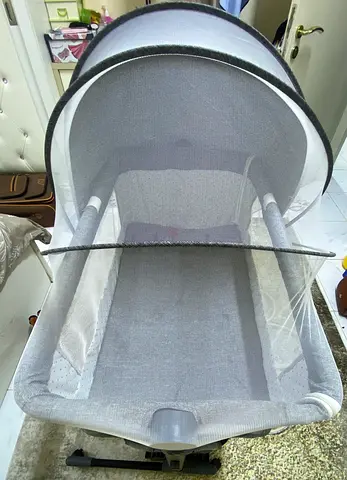 Portable baby bassinet/crib with mosquito net - gently used