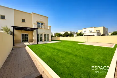 Corner Plot| Immaculate Condition| Vacant